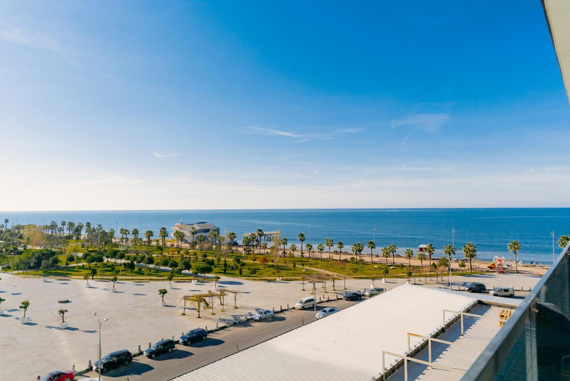 Your Beach Tower Batumi Camera foto