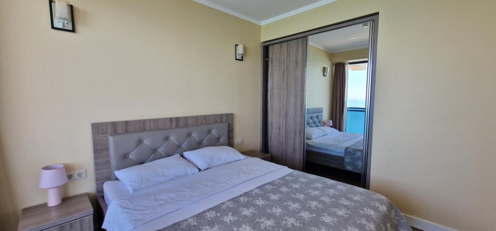 Your Beach Tower Batumi Camera foto