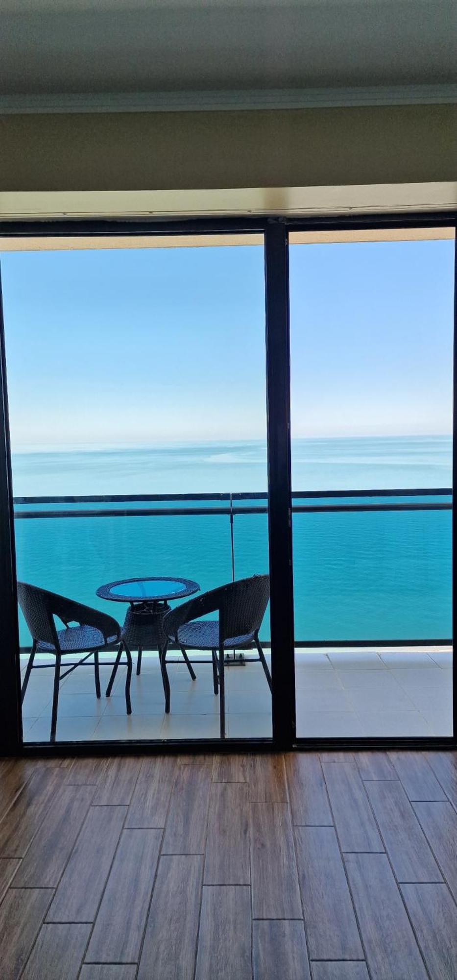 Your Beach Tower Batumi Camera foto