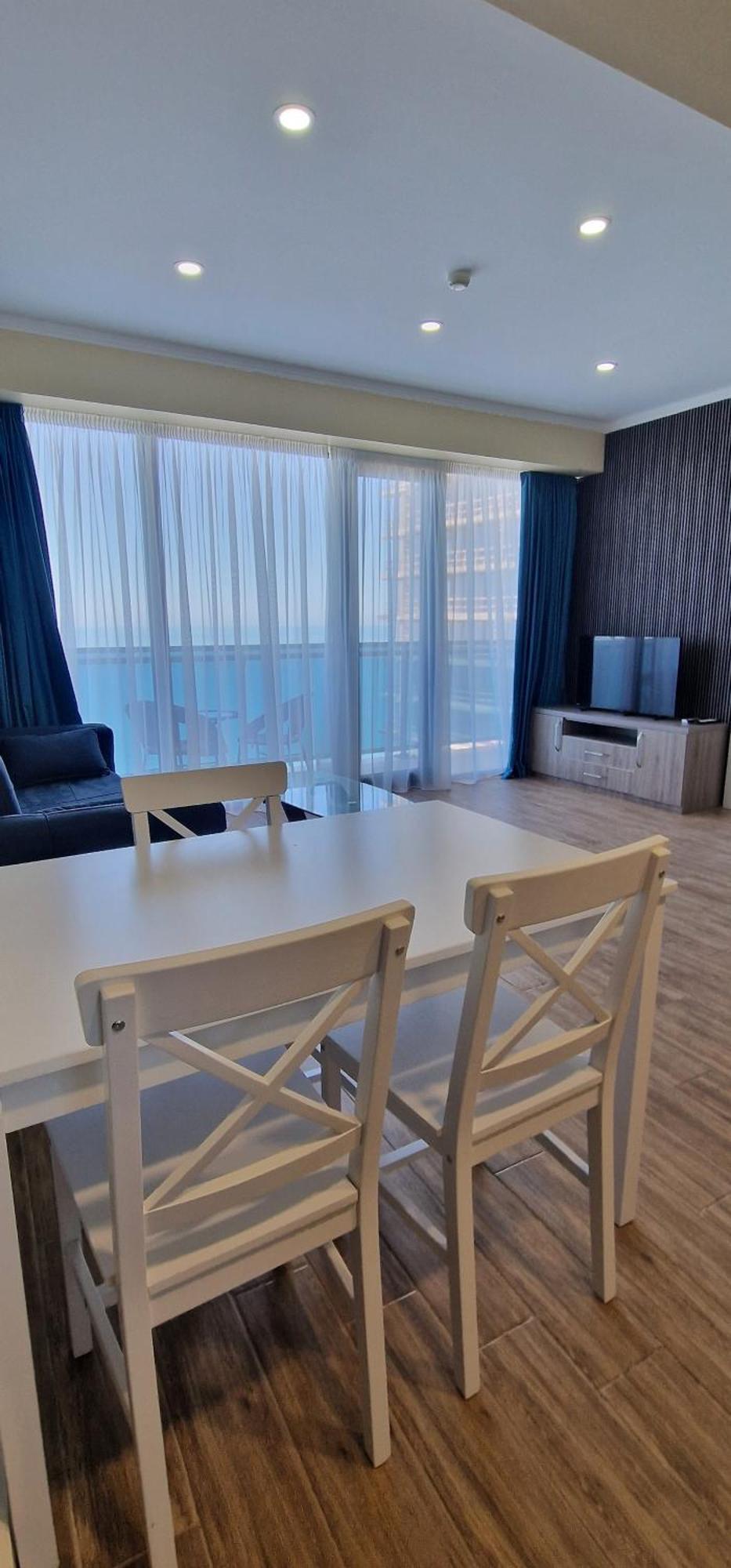 Your Beach Tower Batumi Camera foto
