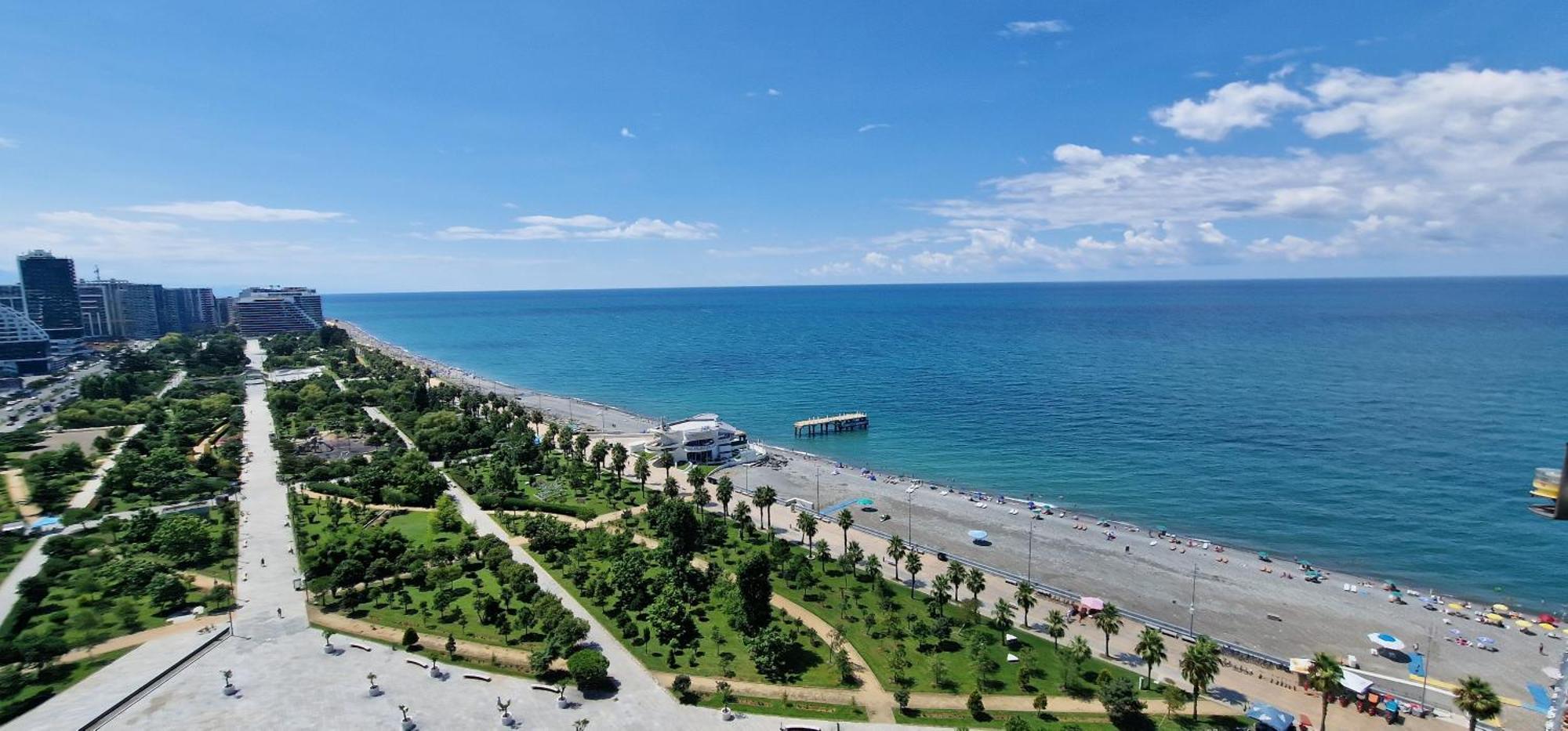 Your Beach Tower Batumi Camera foto